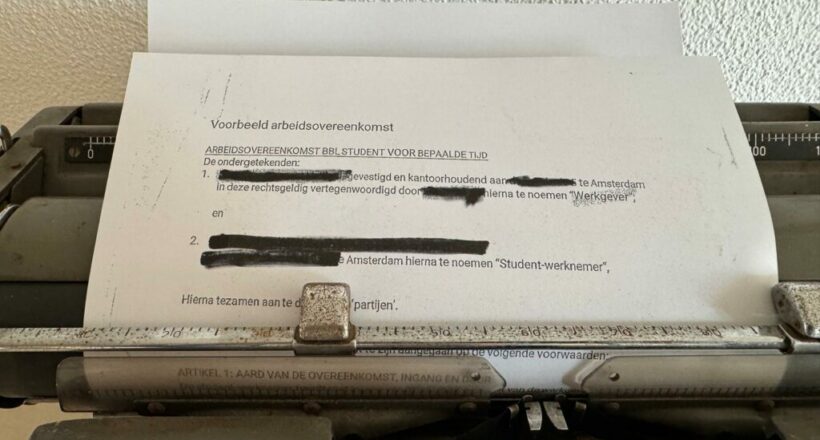 Foto contract typewriter